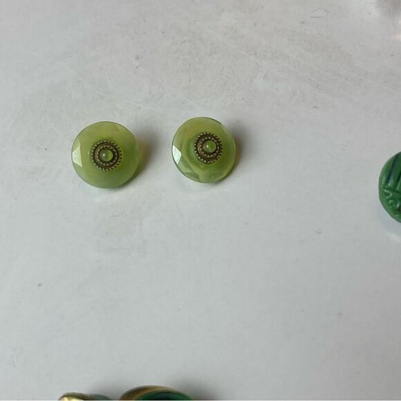 Variety Vintage Green Glass Button Bundle - Picture 4 of 16